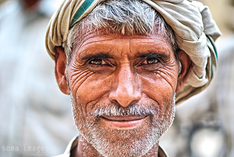 Chandni-Chowk-market-Delhi-india-smile